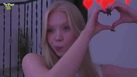 Snapshot of sonyaplush chatting on December 2024 08:00:01 PM Sonya  Instagram   Twitter sonyaplushgirl  OnlyFans sonyaplush online show from December 2024 08:00:01 PM