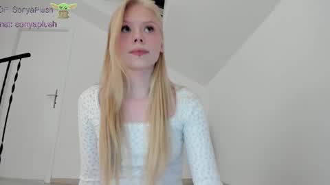 Snapshot of sonyaplush chatting on February 2025 06:46:02 PM Sonya  Instagram   Twitter sonyaplushgirl  OnlyFans sonyaplush online show from February 2025 06:46:02 PM