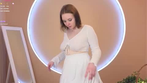 Sophie online show from October 2025 01:52:02 PM