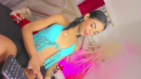 Snapshot of sophia_horny19 chatting on July 2026 12:48:02 AM sophia_horny19 online show from July 2026 12:48:02 AM