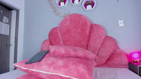 Sophi  online show from January 2025 05:43:02 AM