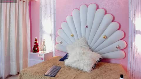 sophia online show from December 2024 08:55:01 PM