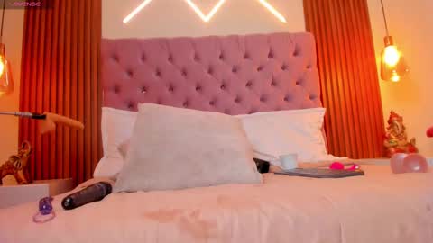 sophia_turneer online show from September 2025 08:54:01 PM