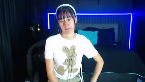 Snapshot of sophia_w_ chatting on June 2026 01:19:02 PM S O P H I A online show from June 2026 01:19:02 PM