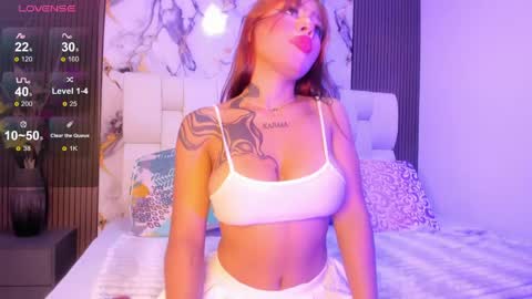 sophiaa10 online show from April 2026 07:06:02 PM