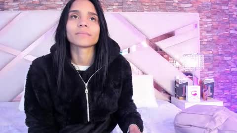 Sophia Paris online show from October 2025 02:00:02 AM