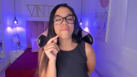 Sophie Hill  online show from October 2025 09:00:02 PM