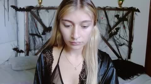 Snapshot of sophiaalee chatting on October 2025 10:48:02 PM SophiaLee online show from October 2025 10:48:02 PM