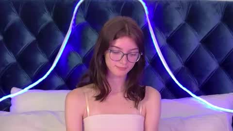 SophiaProve online show from November 2025 03:33:02 PM