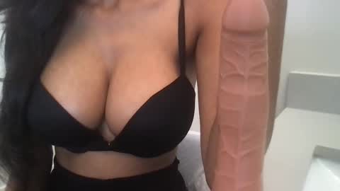 Snapshot of sophiaraexx chatting on October 2025 03:14:01 PM Sophia online show from October 2025 03:14:01 PM