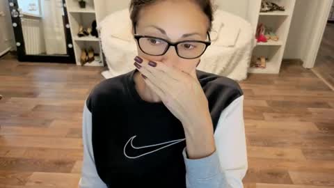 Sophie online show from October 2025 07:36:03 AM