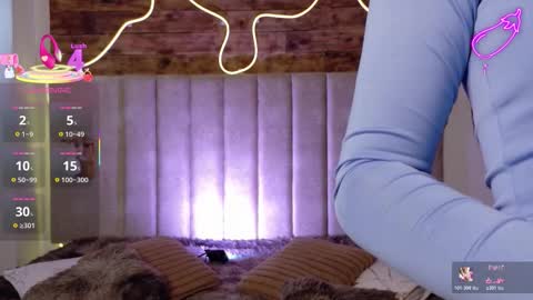 Snapshot of sophie_clarkk chatting on November 2025 07:02:02 PM sophie and katia online show from November 2025 07:02:02 PM