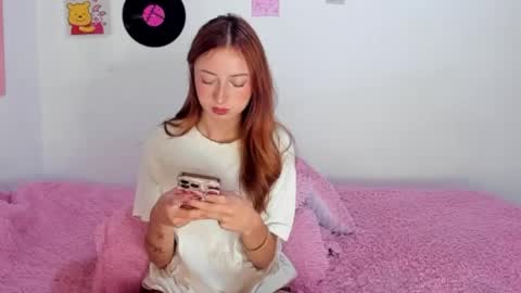 Snapshot of sophie_collins13 chatting on June 2026 06:52:02 AM Sophie online show from June 2026 06:52:02 AM