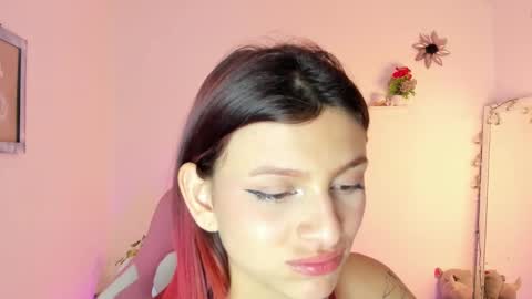 Snapshot of sophie_dolly_ chatting on January 2025 10:24:01 PM sophie doll online show from January 2025 10:24:01 PM