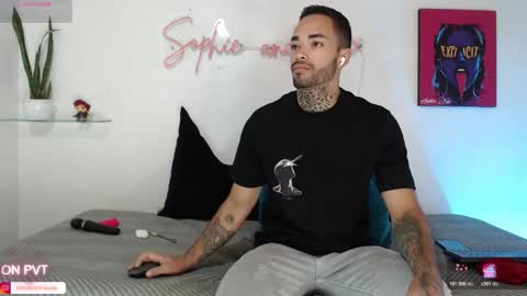 SOPHIE - FOXX online show from November 2025 01:44:01 PM