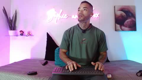 SOPHIE - FOXX online show from June 2026 12:22:02 PM