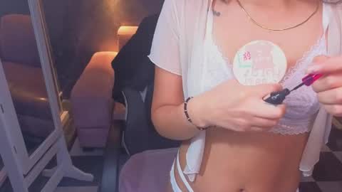 Snapshot of sophie_jones_b chatting on April 2026 12:43:01 PM sophie_jones_b online show from April 2026 12:43:01 PM