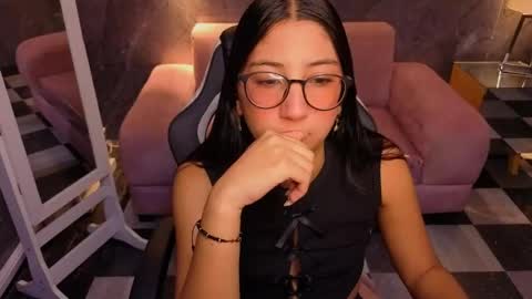 Snapshot of sophie_jones_b chatting on May 2026 12:32:02 PM sophie_jones_b online show from May 2026 12:32:02 PM