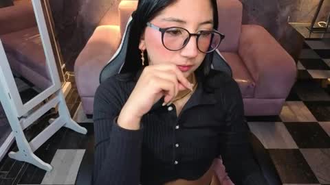 Snapshot of sophie_jones_b chatting on May 2026 12:57:02 PM sophie_jones_b online show from May 2026 12:57:02 PM