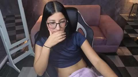 Snapshot of sophie_jones_b chatting on May 2026 02:46:02 PM sophie_jones_b online show from May 2026 02:46:02 PM