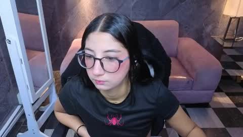 Snapshot of sophie_jones_b chatting on May 2026 12:45:02 PM sophie_jones_b online show from May 2026 12:45:02 PM
