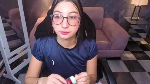 Snapshot of sophie_jones_b chatting on June 2026 12:44:02 PM sophie_jones_b online show from June 2026 12:44:02 PM