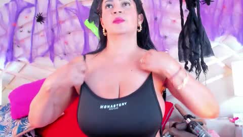 Snapshot of sophie_newton chatting on October 2025 01:11:01 AM sophie_newton online show from October 2025 01:11:01 AM