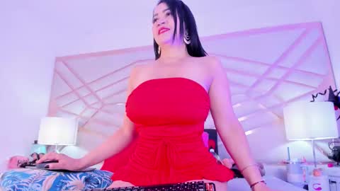 Snapshot of sophie_newton chatting on November 2025 12:04:01 PM sophie_newton online show from November 2025 12:04:01 PM