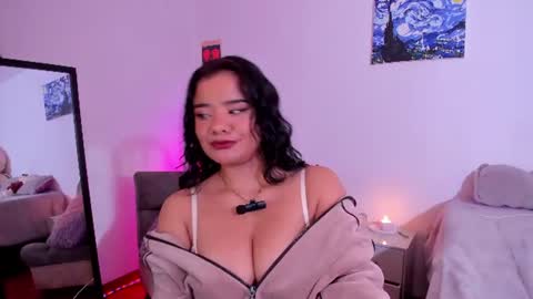 Snapshot of sophie_t_ chatting on June 2026 11:52:01 AM Sofia online show from June 2026 11:52:01 AM
