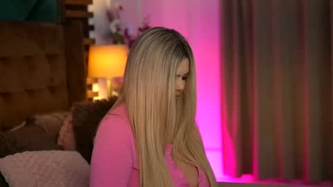 Sophie online show from April 2026 05:45:02 AM