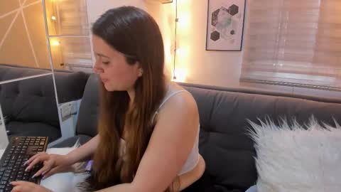 Sophie  online show from November 2025 02:06:02 PM