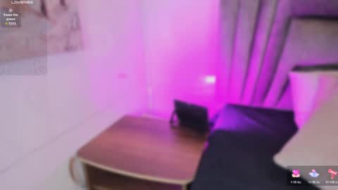 Snapshot of sophiee_smith chatting on June 2026 10:47:01 AM Sophie online show from June 2026 10:47:01 AM