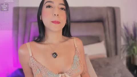 Snapshot of sophiee_smith chatting on June 2026 11:45:01 AM Sophie online show from June 2026 11:45:01 AM