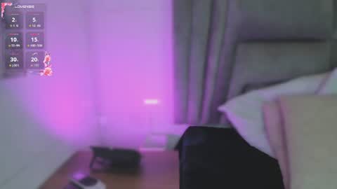 Snapshot of sophiee_smith chatting on July 2026 11:27:02 AM Sophie online show from July 2026 11:27:02 AM