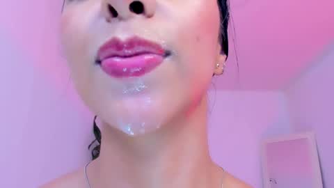 Snapshot of sophierooy chatting on May 2026 06:48:02 PM sophierooy online show from May 2026 06:48:02 PM