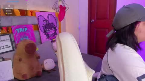   Sophie  online show from December 2025 07:21:02 PM