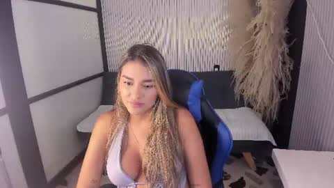 Snapshot of sophiewatson_ chatting on June 2026 02:05:01 PM sophiewatson_ online show from June 2026 02:05:01 PM