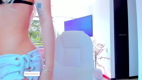 YULITZA online show from January 2025 01:21:01 PM