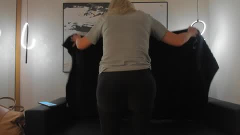 Sophi online show from April 2026 10:57:01 AM