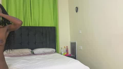 sophisticated_seline online show from April 2026 07:27:01 PM