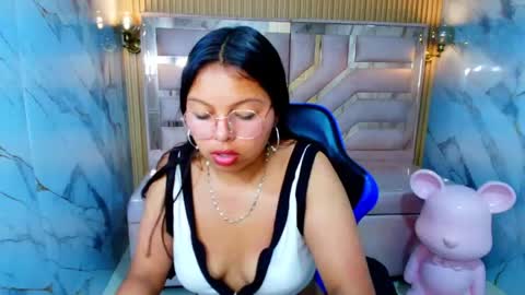 Snapshot of sophy_r chatting on June 2026 07:42:01 PM Sophy online show from June 2026 07:42:01 PM