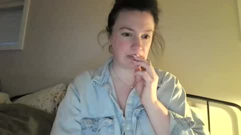 Snapshot of sotamom chatting on May 2026 01:35:02 AM NaughtyMommy online show from May 2026 01:35:02 AM