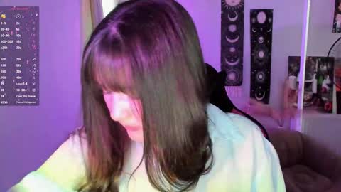 Snapshot of sour_cherry_ chatting on May 2026 12:12:02 PM Jennie online show from May 2026 12:12:02 PM