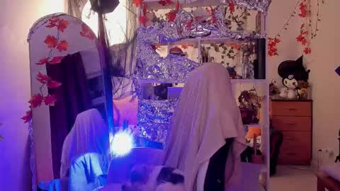 Leah online show from December 2025 04:51:01 AM