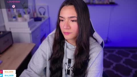 Luisa    online show from November 2025 10:19:02 PM