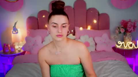 Snapshot of spacelady_ chatting on June 2026 01:35:01 PM Julia online show from June 2026 01:35:01 PM