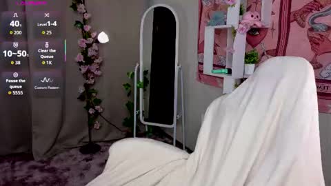 Snapshot of sparky_fox chatting on June 2026 12:00:02 AM Nika online show from June 2026 12:00:02 AM