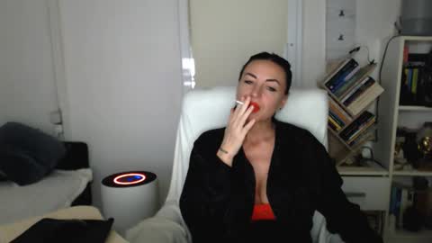 Carla online show from October 2025 03:44:02 PM