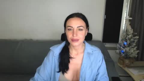 Carla online show from December 2025 06:02:01 PM