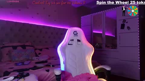 Alicia online show from September 2025 04:28:02 AM